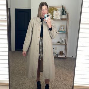 Vintage trench coat - woman’s medium